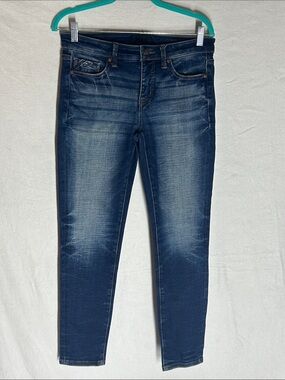 Buckle Women's Medium-Dark Blue Skinny Jeans